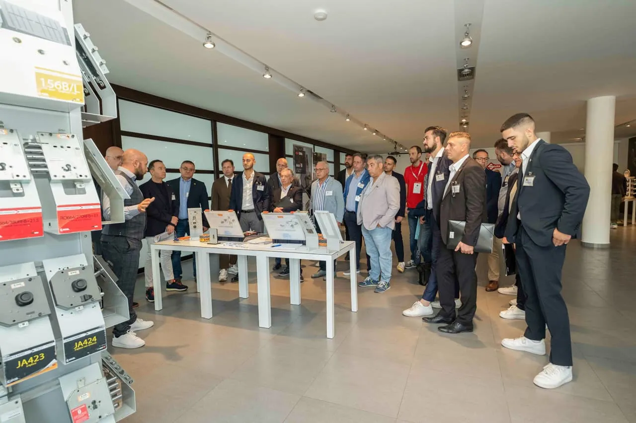 Revolution-Day-Vianello-Agenten